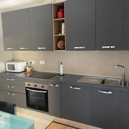 Semesterbostad Maison Anzio E Rosa